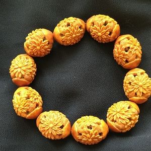 Olive seeds carved bracelet